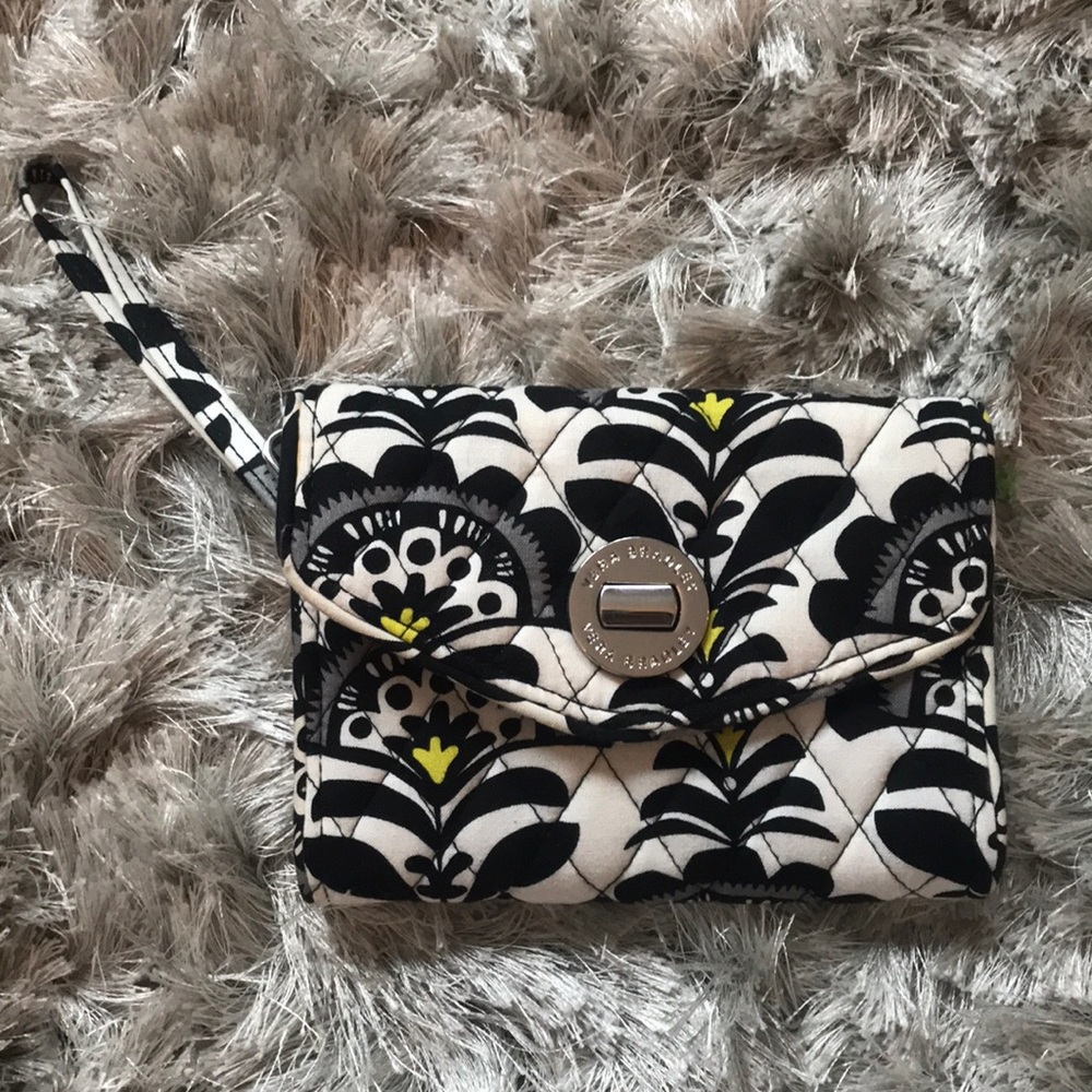 Very bradley smartphone wristlet